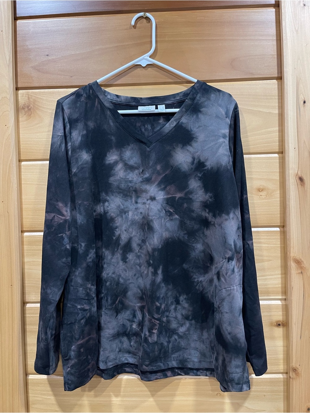 Woven Heart Tie-Dye V-Neck Long Sleeve Top - Black/Gray